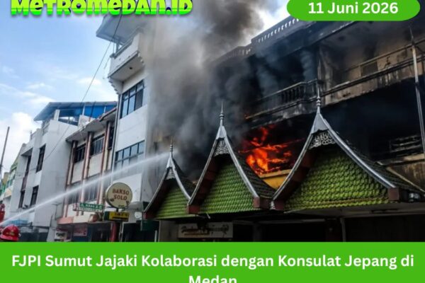 Tiga bangunan bekas restoran di Medan Petisah terbakar. Api diduga muncul dari lantai dua dan penyebabnya masih diselidiki.