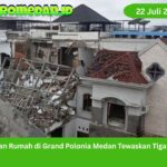Ledakan rumah di Grand Polonia Medan menewaskan tiga orang. Polisi masih menyelidiki penyebab kejadian dan memeriksa puing bangunan.