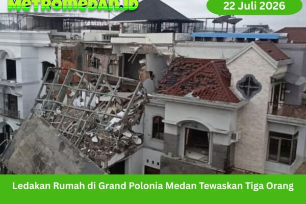 Ledakan rumah di Grand Polonia Medan menewaskan tiga orang. Polisi masih menyelidiki penyebab kejadian dan memeriksa puing bangunan.